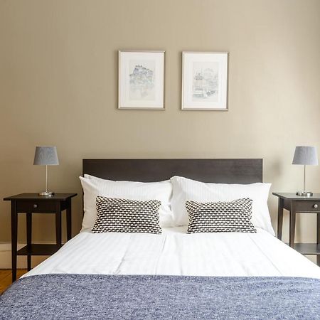 2 Bed Old Town Apartment - Next To Castle Эдинбург Экстерьер фото