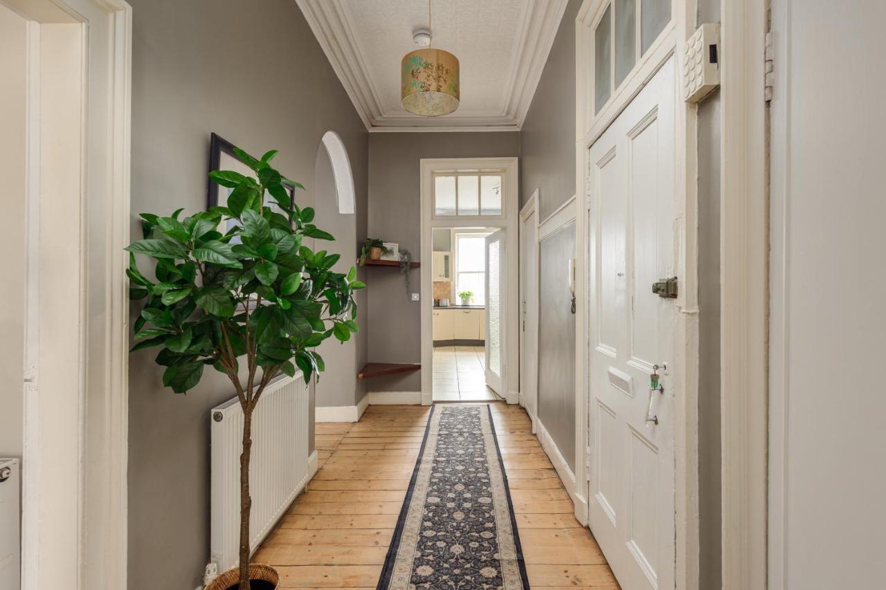 2 Bed Old Town Apartment - Next To Castle Эдинбург Экстерьер фото
