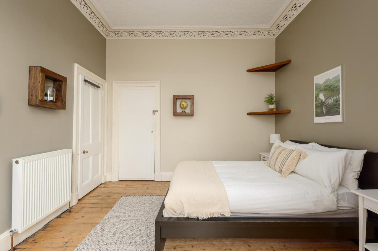 2 Bed Old Town Apartment - Next To Castle Эдинбург Экстерьер фото