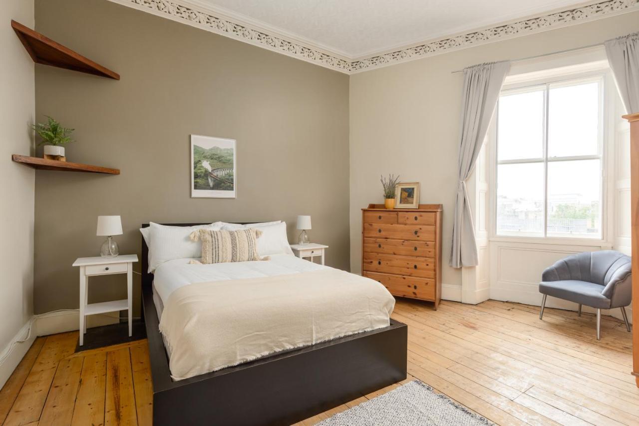 2 Bed Old Town Apartment - Next To Castle Эдинбург Экстерьер фото