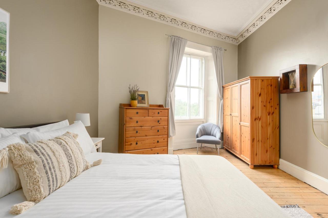 2 Bed Old Town Apartment - Next To Castle Эдинбург Экстерьер фото